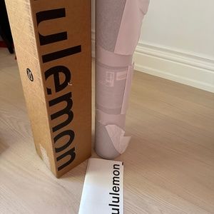 (BRAND NEW in box) Lululemon Black Arise 5mm Yoga Mat